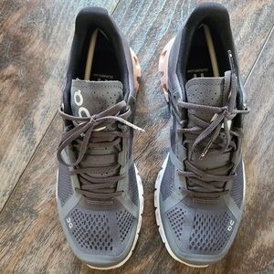 Womens On Cloudflow running shoes size 6